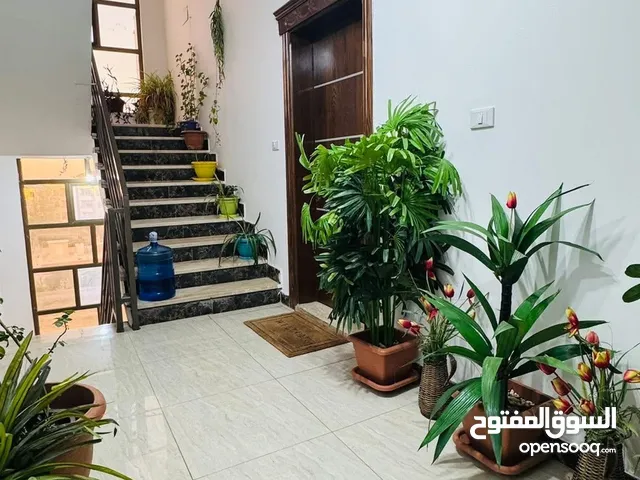 شقه فاخره للبيع في شفا بدران بالقرب من جامعة العلوم التطبيقيه