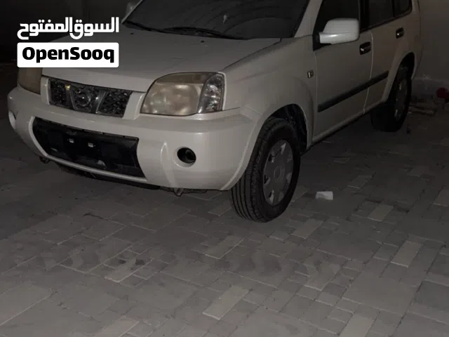 2012 نيسان X-تريل Standard