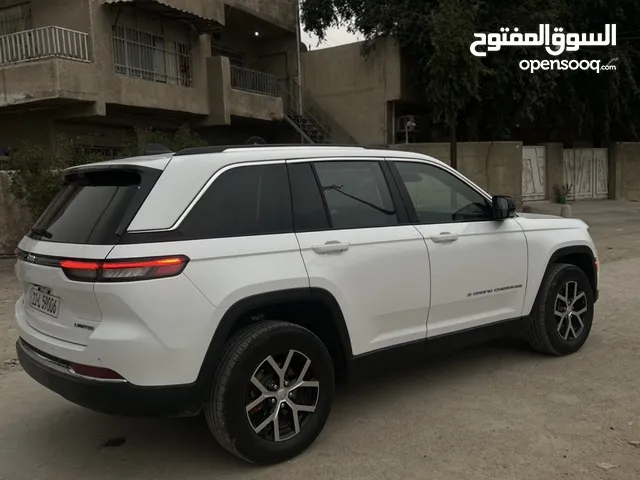 جيب كراند شيروكي ابيض 2023