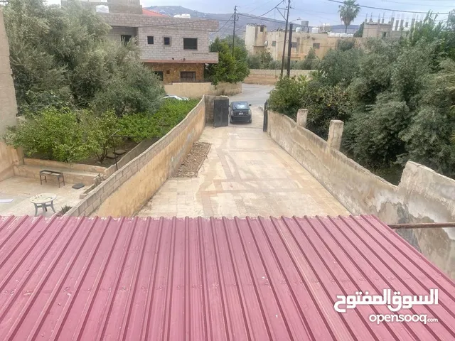 300m2 More than 6 bedrooms Townhouse for Sale in Salt Ein Al-Basha