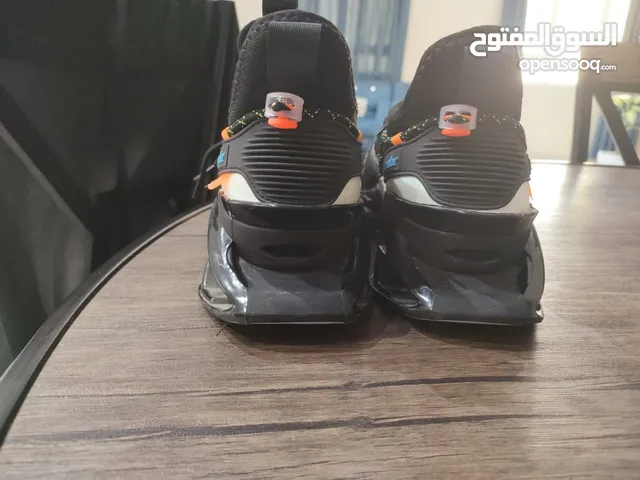 حذاء رياضي للبيع