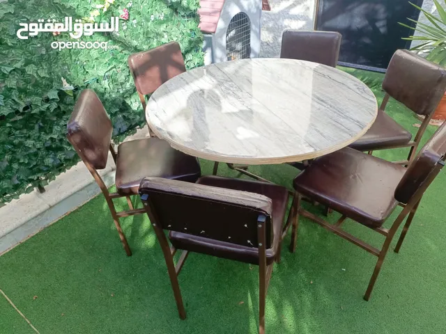 كراسي جلد وهيكل حديد