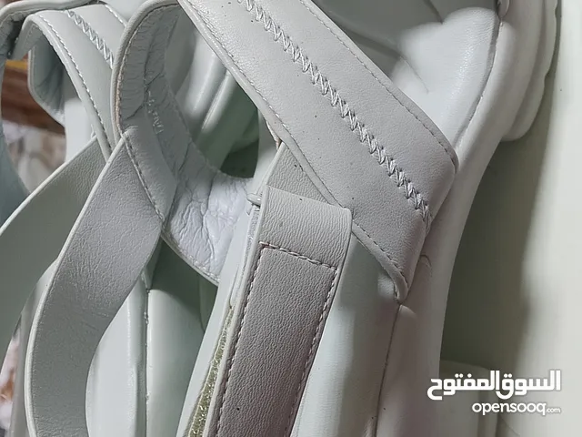 حذاء نسائي