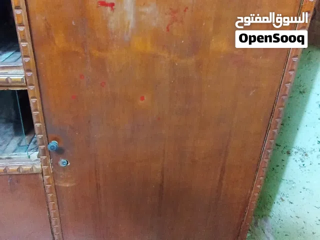 بوفيه نضيفه وحلوه للبيع مستعجل عله بيعهة سعرهة 140 بيهة مجال للطيبين اذا تريدهة خابرني عله رقمي او د