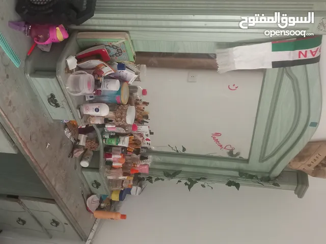 غرفة نوم بدون فرشه