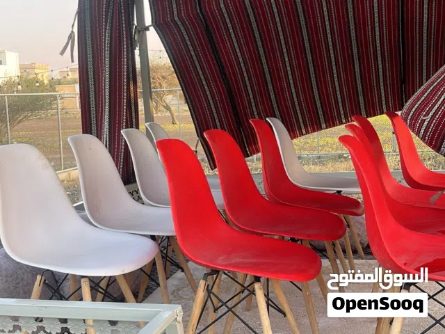 الكراسي بحاله جيده