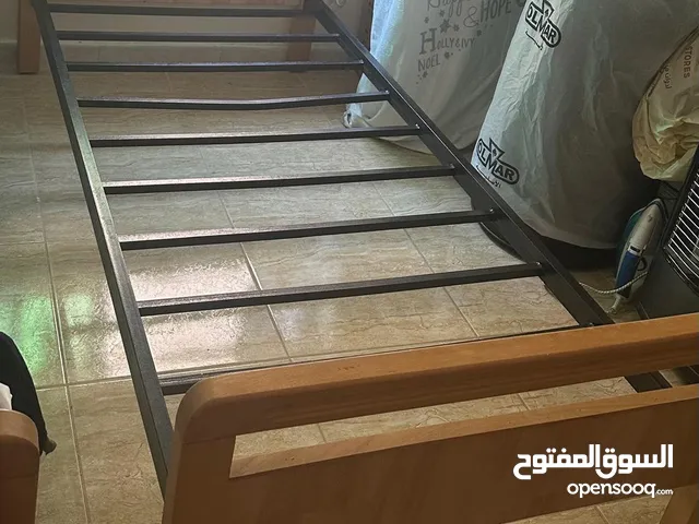 لحق حادك ارقى عفش و استخدام بسيط كله بسعر مناسب و كلهم تفصيل و خشب متين الله يبارك لصاحب النصيب