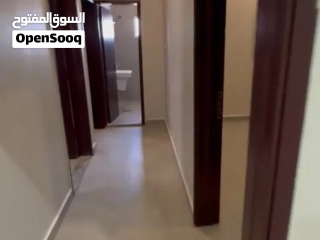 لايجار شقه تشطيب جديد اول ساكن مساحه كبيره جميع الخدمات قريبه