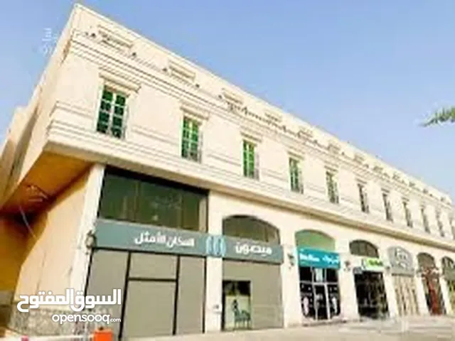شبرات و محلات و استديوهات مساحة كبيرة جدا للبيع شارقة صناعية 2