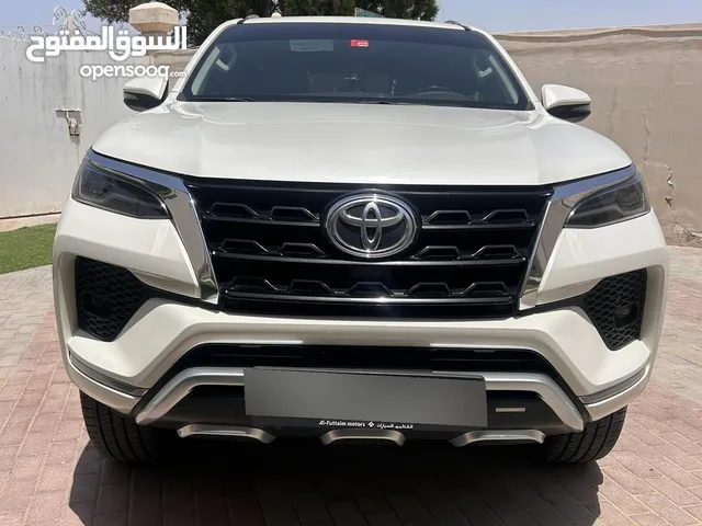 تويوتا فورتشنر 2022 VXR خليجي وكالة الفطيم ام القيوين
