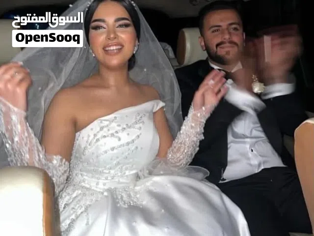 فستان للبيع سعر 200 موقع الكرك سوجد خدمت توصيل مجانآ لجميع مناطق مملكه فستان بحالت وكاله استعمال مره