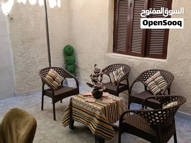 طاولة بلاستك