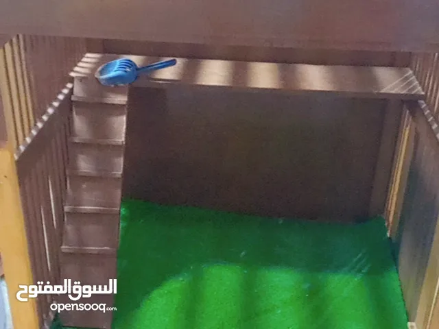 كوخ خشبي و اقفاص تنفع للقطط والكلاب