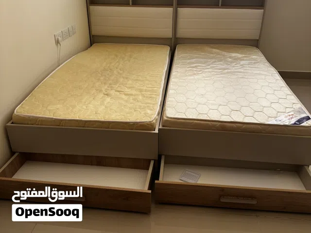 تخت مفرد عدد 2  خزانه ثلاث أبواب عدد2