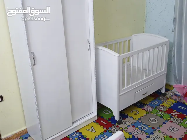 تخت بيبي وخزانه تفصيل فصلتهم خشب زان ولاتيه