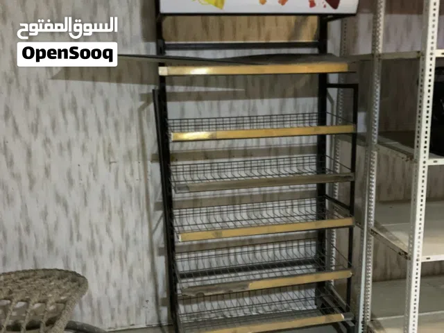 غراض محل للبيع رفوف و سناد و عارضه جكاير