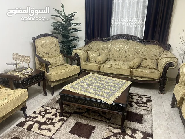 طقم كنب زان مع طاولات وسط