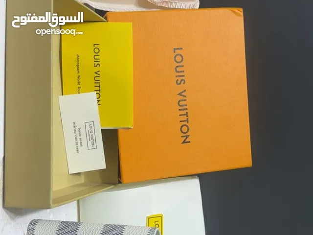 محفظة لويس فيتون جديدة بدون اي استخدام
