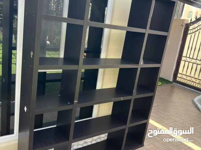 طاوله ارفوف سوداء