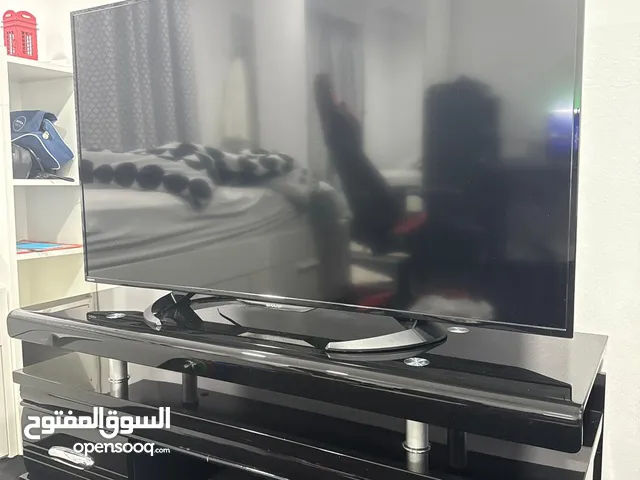 للبيع شاشة DIGITAL SHARP 50 بوصة مع طاولة ثابته وثقيله