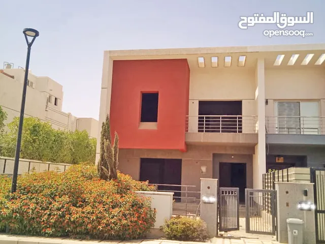 200 m2 4 Bedrooms Villa for Sale in Cairo Madinaty