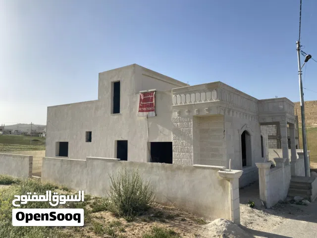 بيت عظم للبيع واجهه حجر مقصور من الداخل مسور من الخارج وبورسلان كامل داخلي موجود مطوب ومرخص