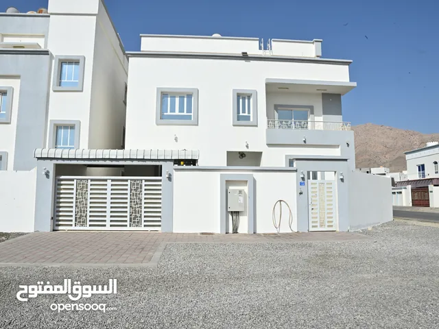 للبيع فيلا راقية بمرتفعات العامرات الأولى