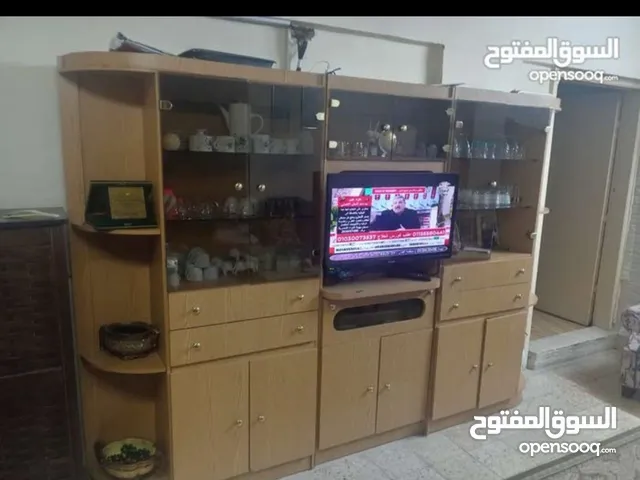 بوفيه خشب من القديم بحالة جيدة