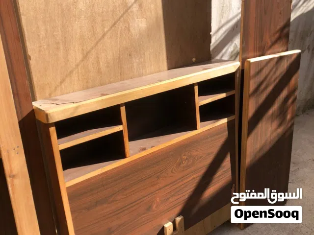 سرير بحالة جيدة جدا مستعمل شئ بسيط