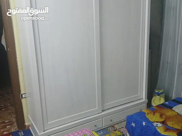 غرفه نوم تفصيل خشب لاتيه تختين وخزانه وكمدينه ومراي تعليق