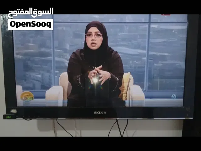شاشة مستعملة 32بوصة تشتغل امورها تمام فيها خط اسفل الشاشة