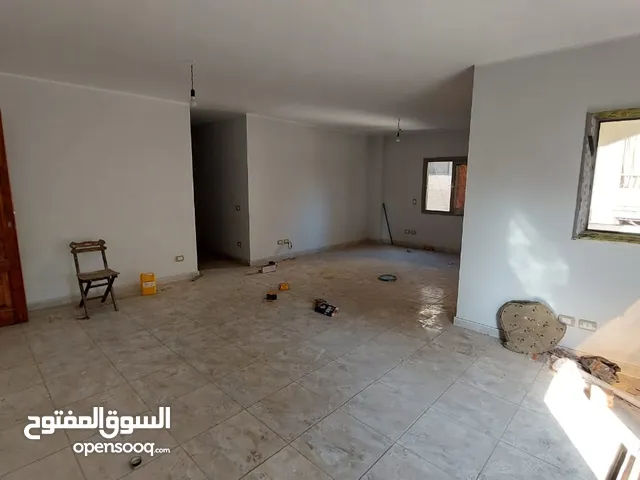 شقة للايجار 200م شارع أنور المفتي من عباس العقاد وطريق النصر