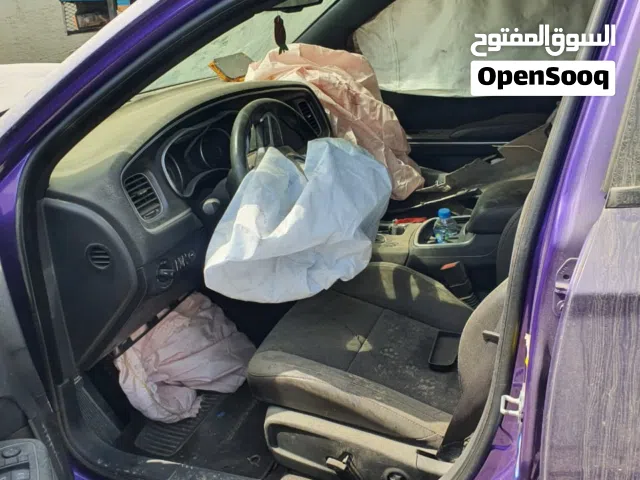 للبيع دودج تشارجر srt392 بحادث السيارة مكنسلة و تصلح لبيع قطع غيارها مثل ما واضح فالصور.