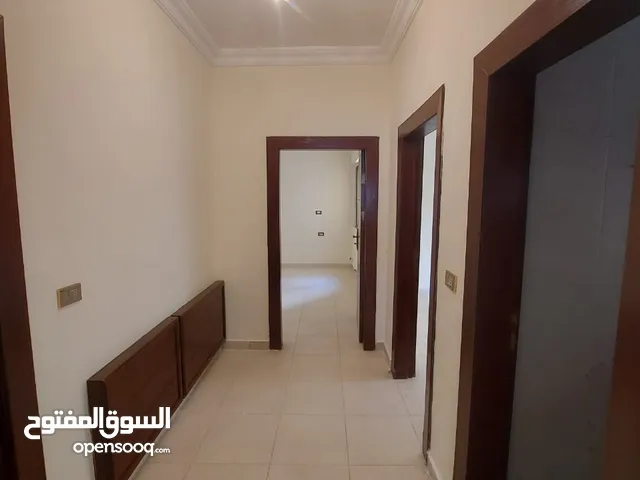 شقه فارغه للايجار السابع بناء حديث موقع هادى قريب من جميع الخدمات بالإضافة إلى الشارع العام