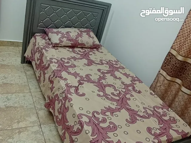 Two single beds for sale with mattress عدد اثنين سراير مع المراتب