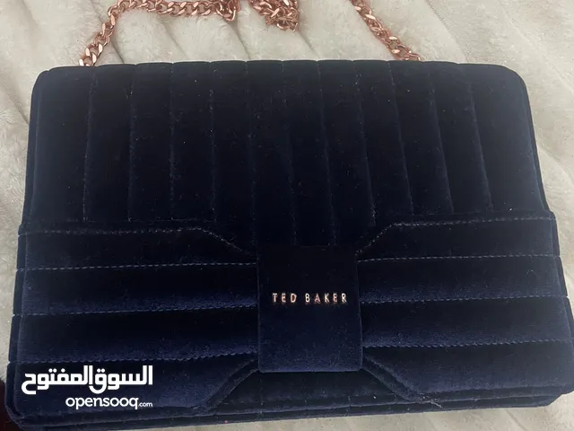 شنط ماركة اصلية مستعملة بحالة جيدة جدا لا يوجد بها عيوب للبيع