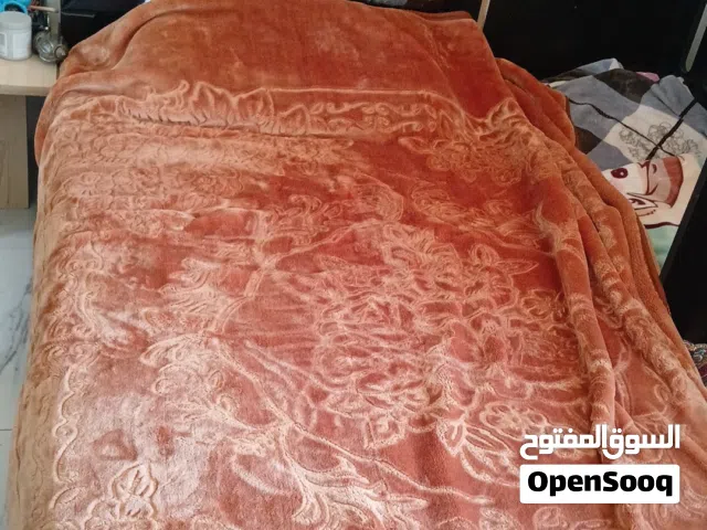تخت مفرد بحالة جيدة
