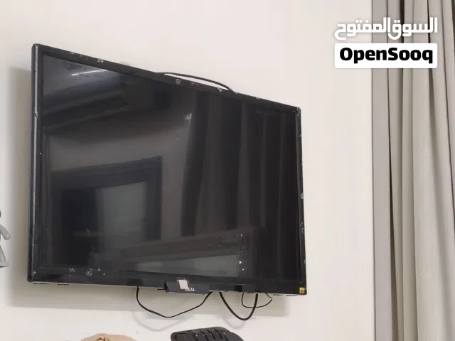 شاشه مع جهاز شاومي مي بوكس إس (الجيل الثالث) المخصص لتحويل التلفزيونات العادية إلى أجهزة ذكية.