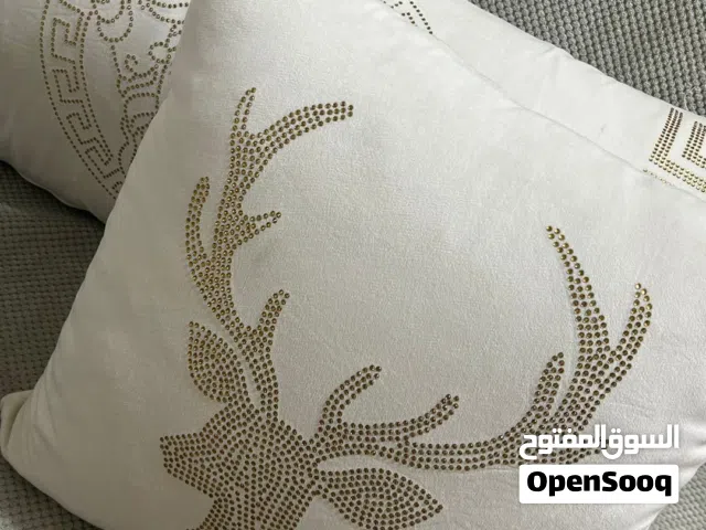 مخاد مستعمل خفيف جداً