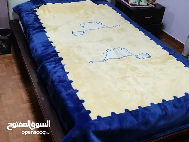 غرفة مفرد ونص بلوط