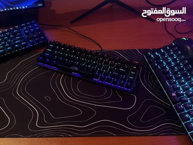 ثلاث كيبوردات ميكانيكل قيمنق اثنين احمر و واحد ازرق و ماوس ريزر كيبوردmk61 و كيبورد ريد دراقون