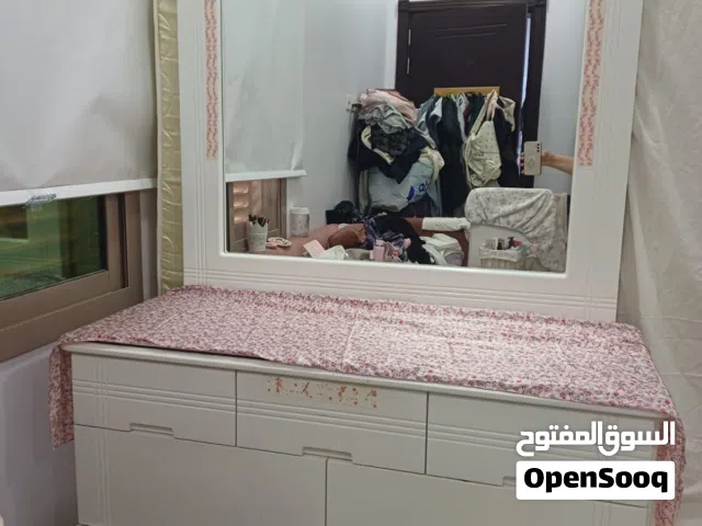 تسريحه بالمرايا مع 6 ادراج للبيع المستعجل /  Dressing table  with mirror and 6 drawers urgent sale