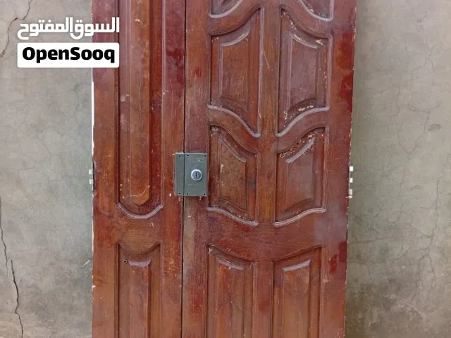 باب خشبي مستعمل  مكان طرابلس السبعة