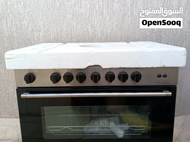 للبيع فرن غاز مستعمل   الماركة Bompani صنع في إيطاليا