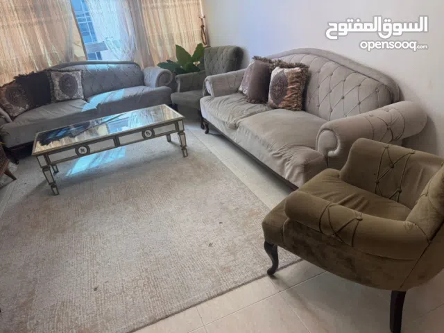 كنب فاخر و جميل من دون طاولة