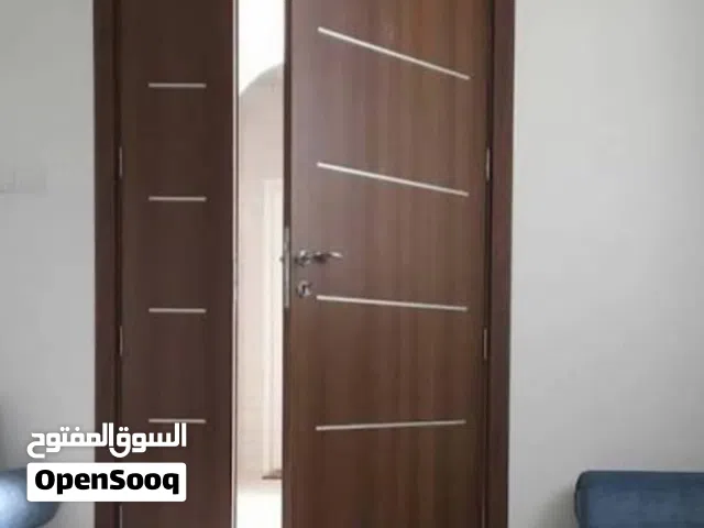 ابواب سويدي مع ماليزي.  باب خشب مرنتي. و غرف نوم اشكال جميله)