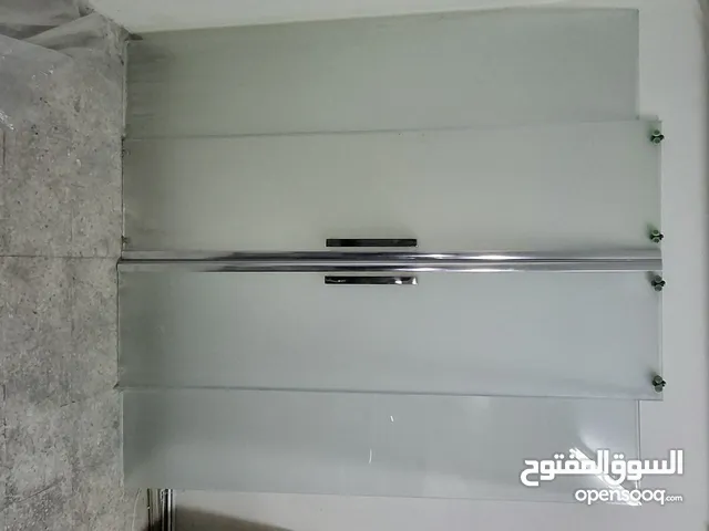 سكريت حمام مستعمل بحالة الجديد 172 سم عرض