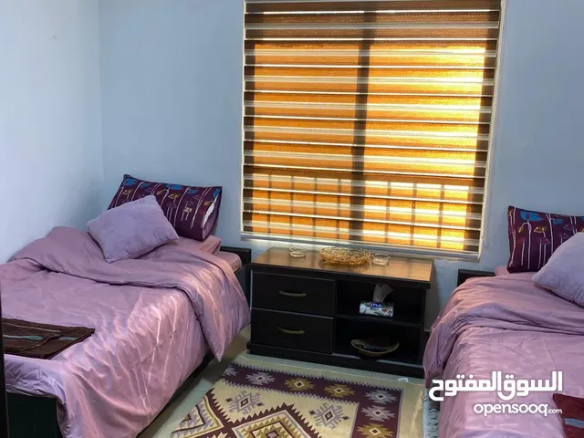 ستوديو مفروش كامل مميز جدا للبيع في موقع مميز مقابل الباب الرئيسي للجامعه الاردنية