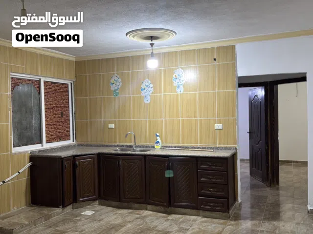 شقة سكنية مؤلفة من 3غرف وصالون مع مطبخ وباكون  إطلاله جميله  جنوبي غربي شمالي