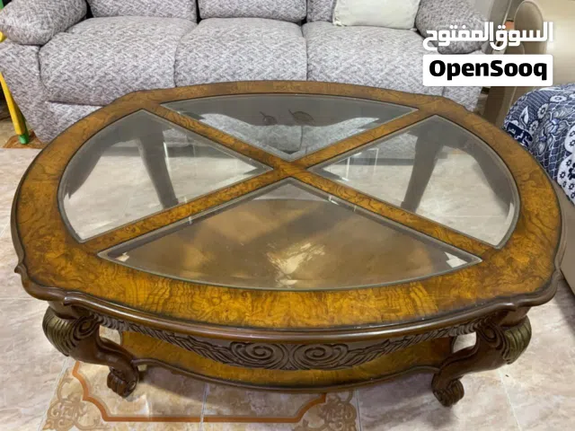 طاولة خشب ممتازة ومقعد كبير مع تخزين بنفس الوقت